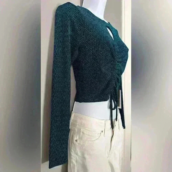 Lily White Keyhole Channel Front Top (478) - Picture 7 of 14